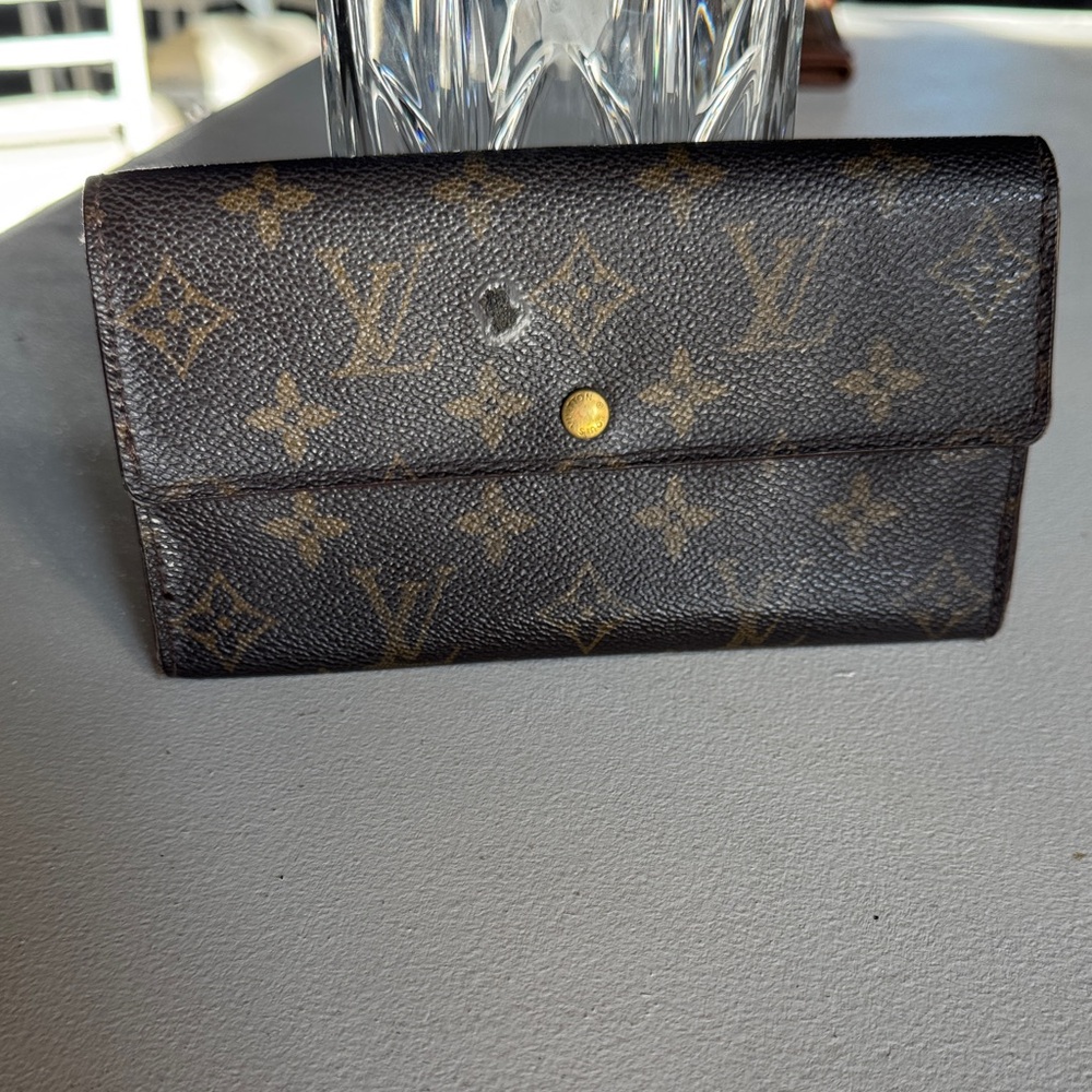 Louis Vuitton Classic Monogram wallet authentic